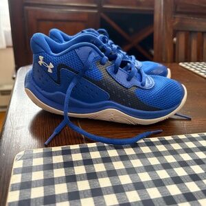 Boys basketball sneakers